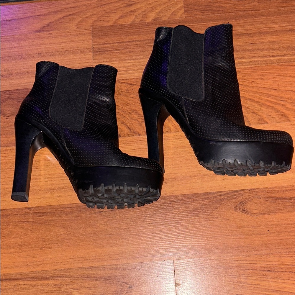 Nicole Black Textured Heeled Boots